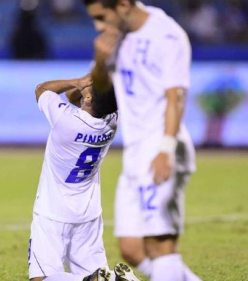 Carlos Pineda tuvo una ocasión para marcar pero falló y así se lamentó.