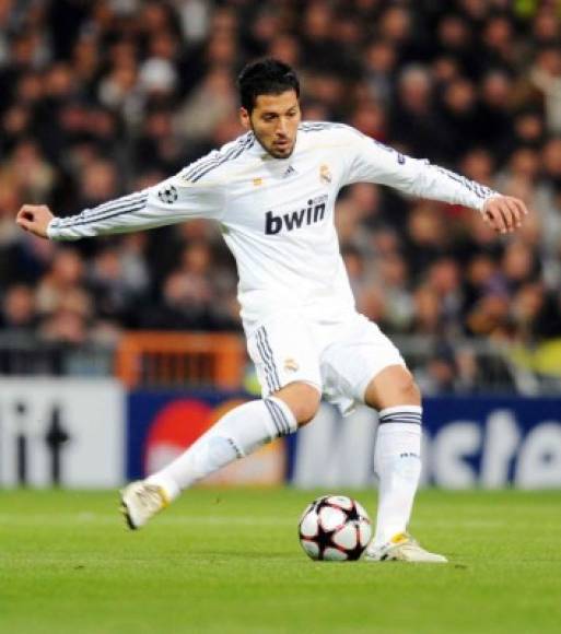 Ezequiel Garay - El Real Madrid lo fichó por 10 millones de euros (aunque volvió a jugar en el Racing en calidad de cedido). Florentino Pérez lo dejó ir por “blandito”, según comentó en 2009 en círculos del club y periodísticos.