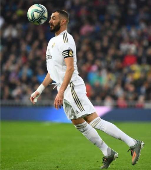 Karim Benzema acuerda con el Real Madrid su renovación hasta 2022. Radio Montecarlo informa que el delantero francés y el club blanco pactaron hace unas semanas la prolongación del contrato, que finalizaba en 2021.