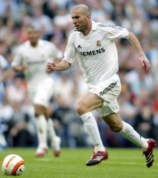 6. Zinedine Zidane (de la Juventus al Real Madrid, en 2001), 75,1 millones de euros.