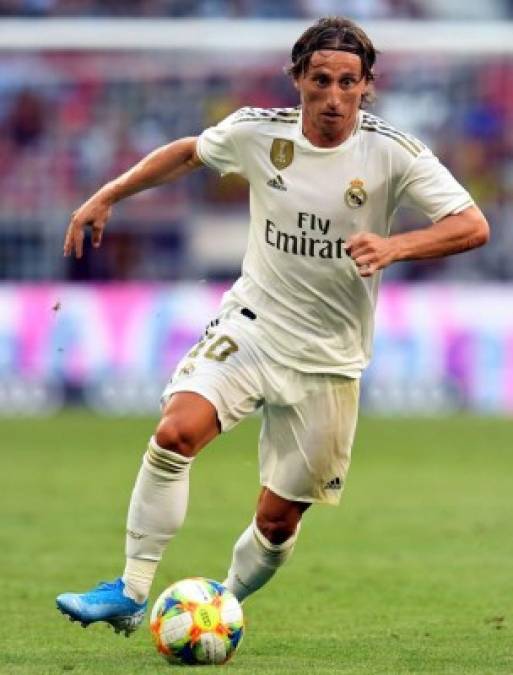 El diario Marca publica que desde el entorno de Luka Modric han asegurado que el centrocampista croata no se va a mover del Real Madrid y que no va a entrar en ningún trueque con el París Saint-Germain. Se queda en el club blanco.