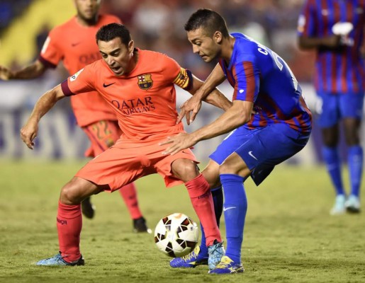 El líder Barcelona golea en su visita al Levante con un gran Messi