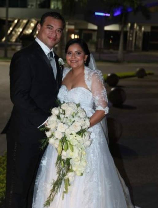José Oswaldo Melgar y Andrea Elizabeth Burgos, una de las últimas bodas en SPS.
