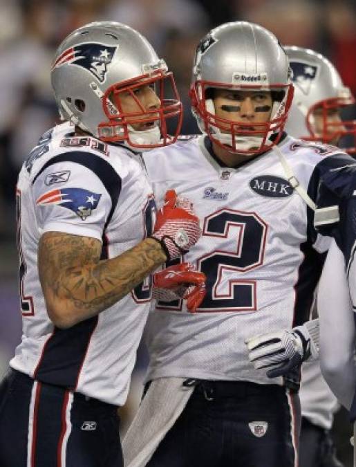 Hernandez no finalizó sus estudios universitarios y decidió iniciar su carrera profesional en el fútbol americano. En 2010 fue escogido en la cuarta ronda del sorteo de la NFL por los Patriots de Nueva Inglaterra, convirtiéndose en el jugador más joven de la liga.