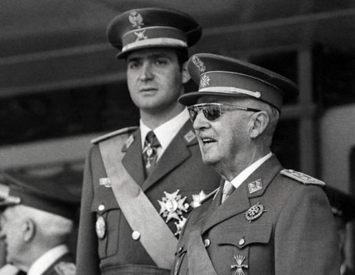 El rey Juan Carlos de España abdica a favor del príncipe Felipe