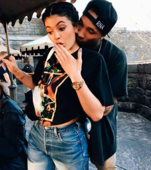 Tyga, exnovio de Kylie Jenner no ha dudado en pronunciarse en las redes sociales acerca del supuesto embarazo de la celebridad, asegurando -aparentemente en broma- que se trata de su bebé.