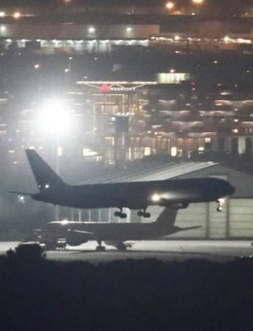 El avión, un Boeing 767-300 con rumbo a Toronto (Canadá), aterrizó sin incidencias a las 19.07 hora local, con una rueda y parte del tren de aterrizaje dañados.