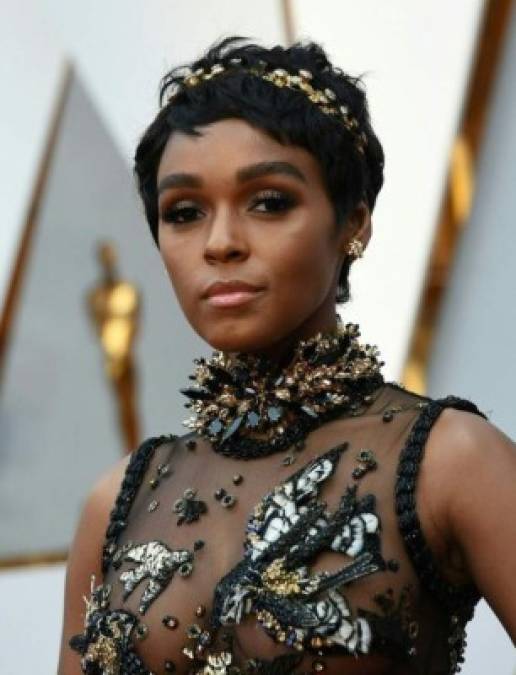 Janelle Monáe<br/><br/>La cantante y también actriz de 'Hidden Figures' salió del clóset en un una entrevista con la revista Rolling Stone en 2018.<br/><br/>Monáe dijo que inicialmente se identificada como bisexual, pero luego leyó sobre la pansexualidad y se sintió mucho más cercana a esta orientación.<br/><br/>'Estoy abierta a aprender más sobre quién soy ', agregó.<br/>