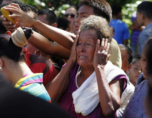 Dolor en impotencia en sepelio de familia en La Ceiba