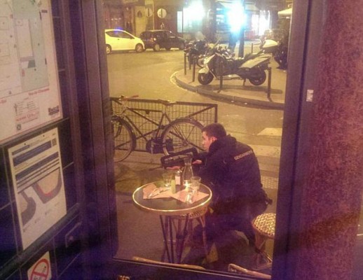 También se registró una toma de rehenes en un bar de París.