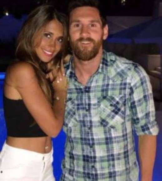 Messi se sigue dando lujos que disfruta al lado de su mujer Antonela Roccuzzo y sus hijos. Hoy el astro argentino decidió invertir en una casa en EUA.