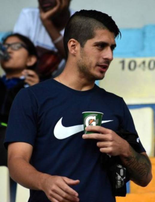 Matías Galvaliz también estuvo presente en el estadio Nacional. El argentino está lesionado.