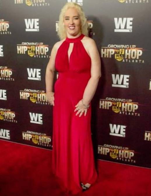 June Shannon asistió a su primera alfombra roja desde su transformación, junto a su hija Alana. Ambas posaron para las cámaras durante el estreno de “Growing Up Hip Hop Atlanta”. Esta es su foto más reciente.