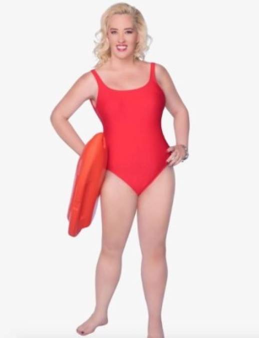 Al estilo de Baywatch, esta mujer demostró que sus curvas son ahora saludables y sensuales.