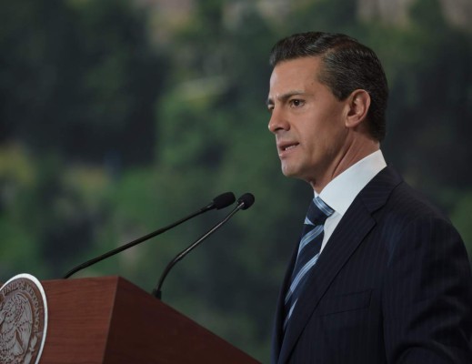 Peña Nieto cumple su segundo año al mando de México inmerso en la peor crisis de su Gobierno