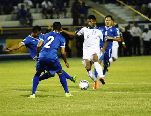 Honduras queda moribundo con empate ante El Salvador