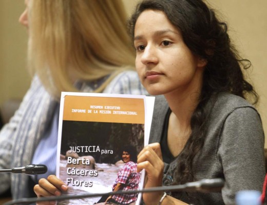 Hija de Berta Cáceres pide investigar autor intelectual del asesinato de su madre
