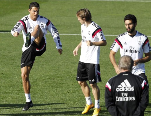 Real Madrid quedó listo para el clásico y Ancelotti concentró al equipo