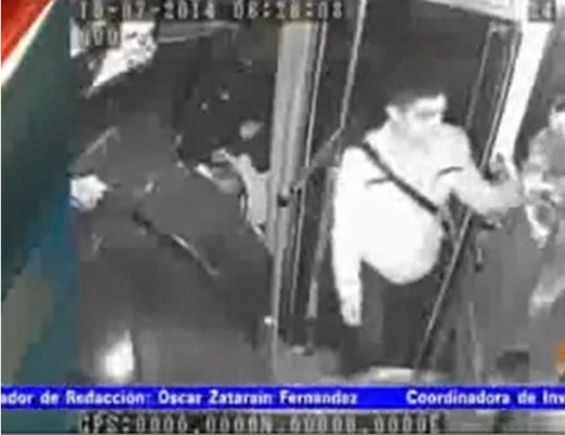 Video: Con pistola en mano ladrones asaltan bus