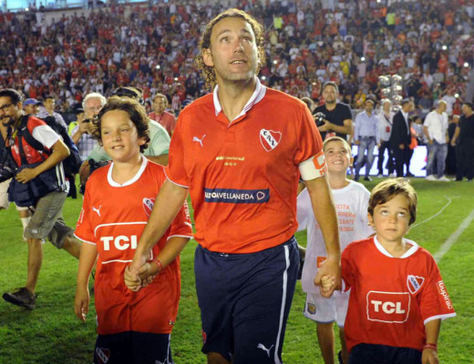 Gaby Milito tuvo su partido despedida sin la presencia de Messi