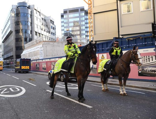 Varios heridos y un detenido tras un incidente con un cuchillo en Londres