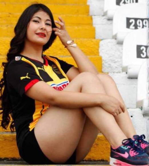 Bella Siloet, es la hermosa chica del mediocampista hondureño Jhow Benavídez del Real España.