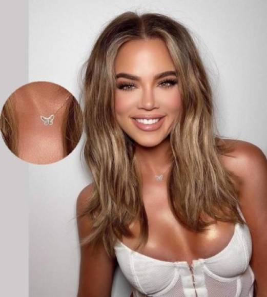 Khloé usó tanta edición que parte de su collar terminó siendo borrado.