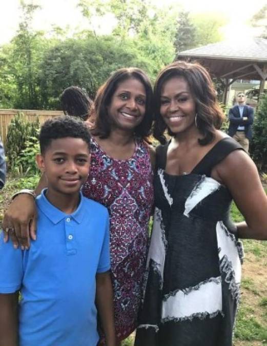 La ex primera dama estadounidense, Michelle Obama, también asistió a la fiesta de graduación de su hija. Su esposo, Barack, brilló por su ausencia.
