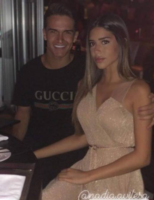 La pareja dio el paso de dejar de esconder su amor mientras disfrutaron de unos días de vacaciones en Ibiza y lo hicieron en las redes sociales.