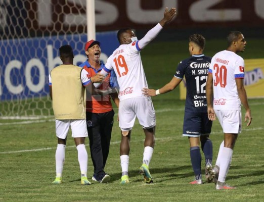 Pedro Troglio se disculpa con la afición del Olimpia y deja un mensaje para sus rivales