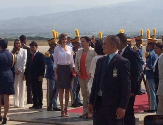 Reina Letizia de España llega en visita oficial a Honduras