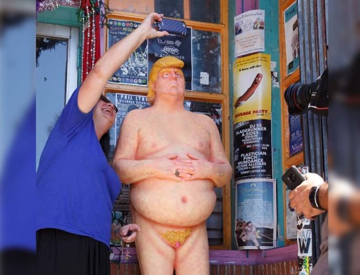 Roban la estatua de Donald Trump desnudo en un barrio artístico de Miami