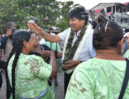 Evo Morales lidera elecciones en Bolivia pero irá a histórica segunda vuelta