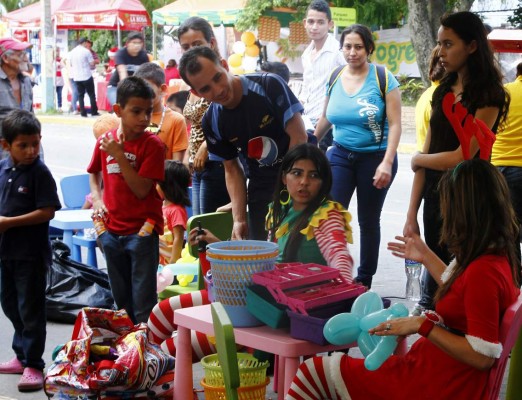 Diversión, precios bajos y cultura en Navidad Catracha