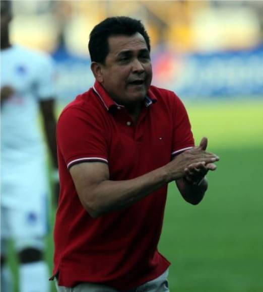 Nahún Espinoza fue ratificado como entrenador del Olimpia. 'Comunicamos a la afición y al público en general que hemos llegado a un acuerdo con el Profesor Nahún Espinoza para que continúe al frente del equipo en este próximo Torneo de Apertura 2018-2019', anunció el equipo albo en sus redes.