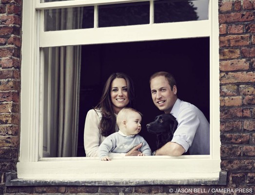 Príncipe George y los Duques de Cambridge en un nuevo retrato