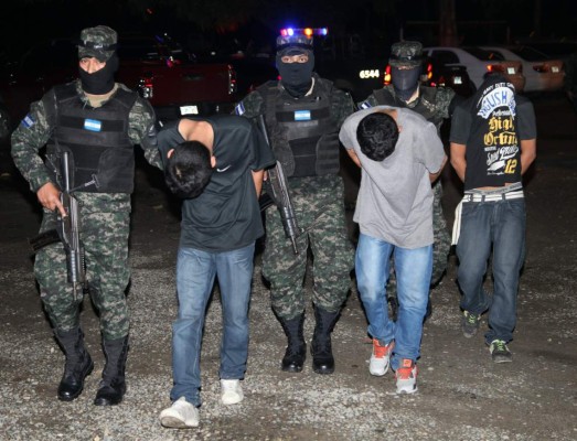 Capturan con pistola y celulares a asaltantes de buses en San Pedro Sula