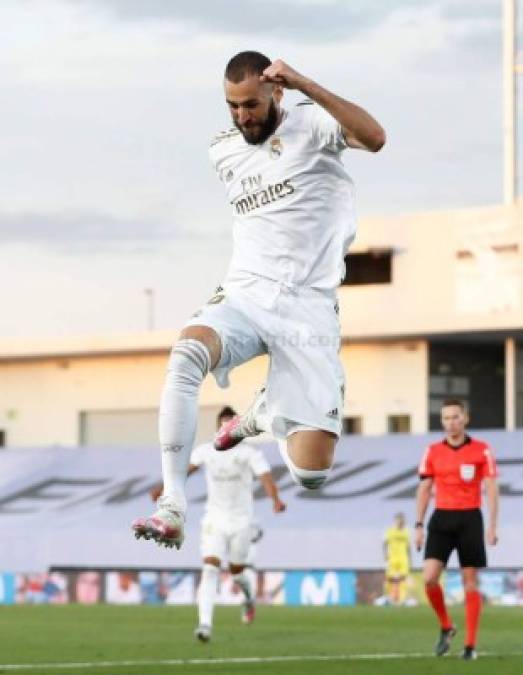 El festejo de Benzema tras su primer gol del partido.