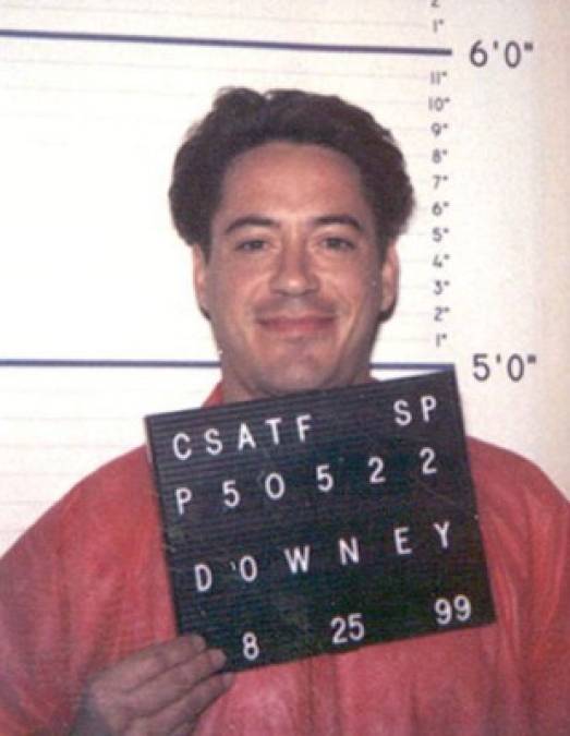 La fotografía de la detención de Downey Jr. fue en 1999; estuvo encarcelado casi un año por posesión drogas.