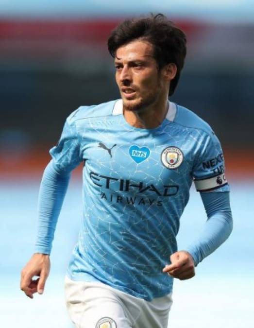 A David Silva le salen más pretendientes. El jugador español está jugando su última temporada en el Manchester City, no ha renovado con el club inglés. Pero esto no significa que sea su último año como activo. Según el Daily Mail, el jugador de 34 años tiene varios pretendientes: el Inter Miami, el Valencia, Las Palmas e incluso el Shabab Al-Ahli Club y el Al-Nasr SC de Dubai.