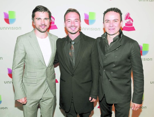 LAS VEGAS, NV - NOVEMBER 20: (L-R) Singers Juanes, J Balvin and Fonseca attend the 15th Annual Latin GRAMMY Awards at the MGM Grand Garden Arena on November 20, 2014 in Las Vegas, Nevada. (Photo by Christopher Polk/Getty Images for LARAS)
