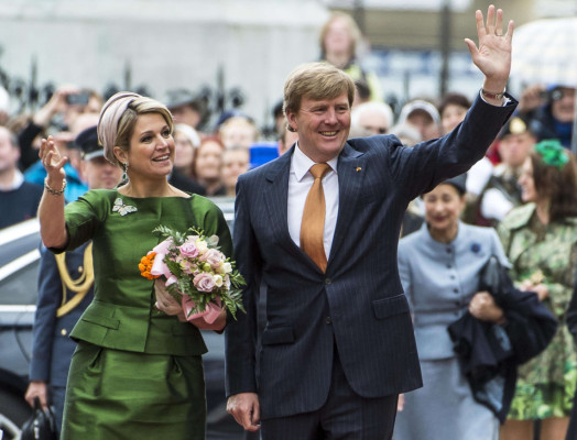 Máxima de Holanda toca el triunfo monárquico