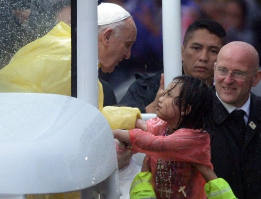 Papa Francisco: 'no hay que tener hijos como conejos'