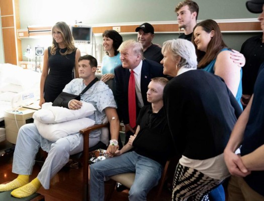 Trump visita a los heridos en el tiroteo en Dayton y se traslada a El Paso
