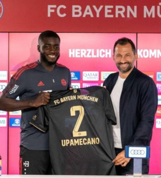 El Bayern Múnich ha presentado de manera oficial al defensa francés Dayot Upamecano en rueda de prensa por medio del director general deportivo Hasan Salihamidzic.<br/><br/>“Daré todo por tener mi lugar como titular. En mi puesto, un defensa central debe hablar. Si un jugador no está bien en el juego, tiene que volver a ponerlo en su lugar y ese es mi trabajo”, ha dicho el central que llegó procedente del RB Leipzig.