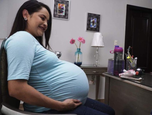 Hondureña da a luz a cuatrillizos tras inseminación artificial en San Pedro Sula