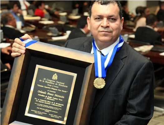 Congreso entrega premios a periodistas de Honduras