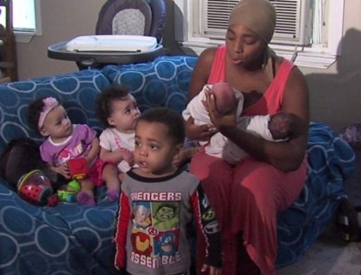 Mujer en EUA da a luz a su tercer par de mellizos