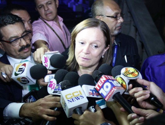 Notables prometen 'no fallar” en la depuración policial