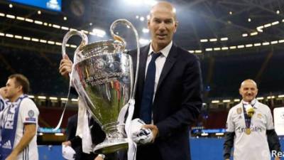 Zinedine Zidane disputará el premio 'The Best' que otorga la FIFA al mejor entrenador del año con Guardiola, Maurinho, Simeone, entre otros. Foto/Real Madrid C.F.@realmadrid